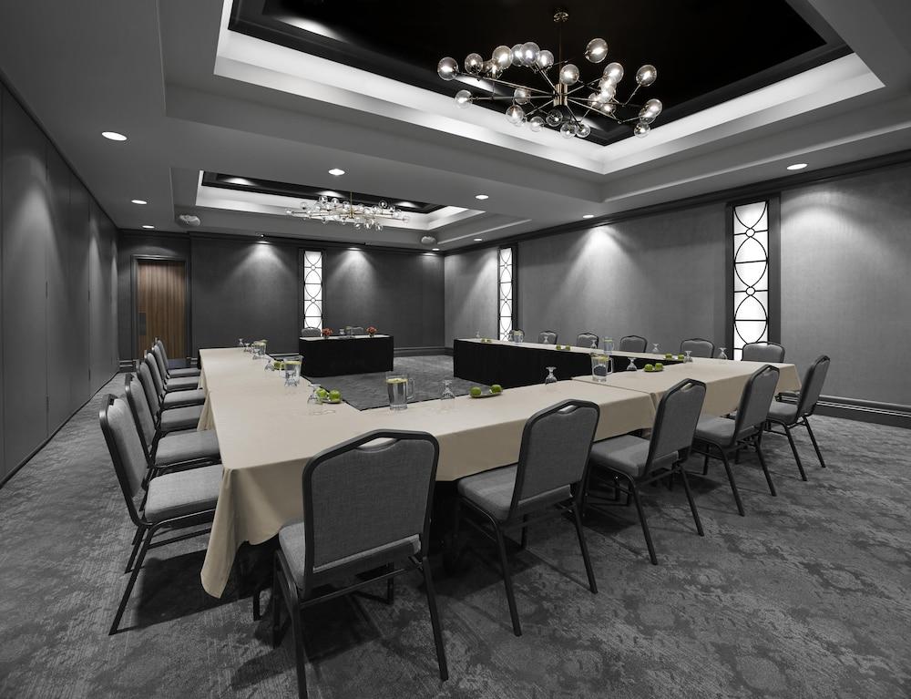Hilton Garden Inn Toronto Airport Mississauga Bagian luar foto