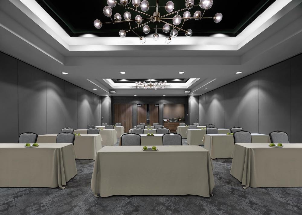 Hilton Garden Inn Toronto Airport Mississauga Bagian luar foto