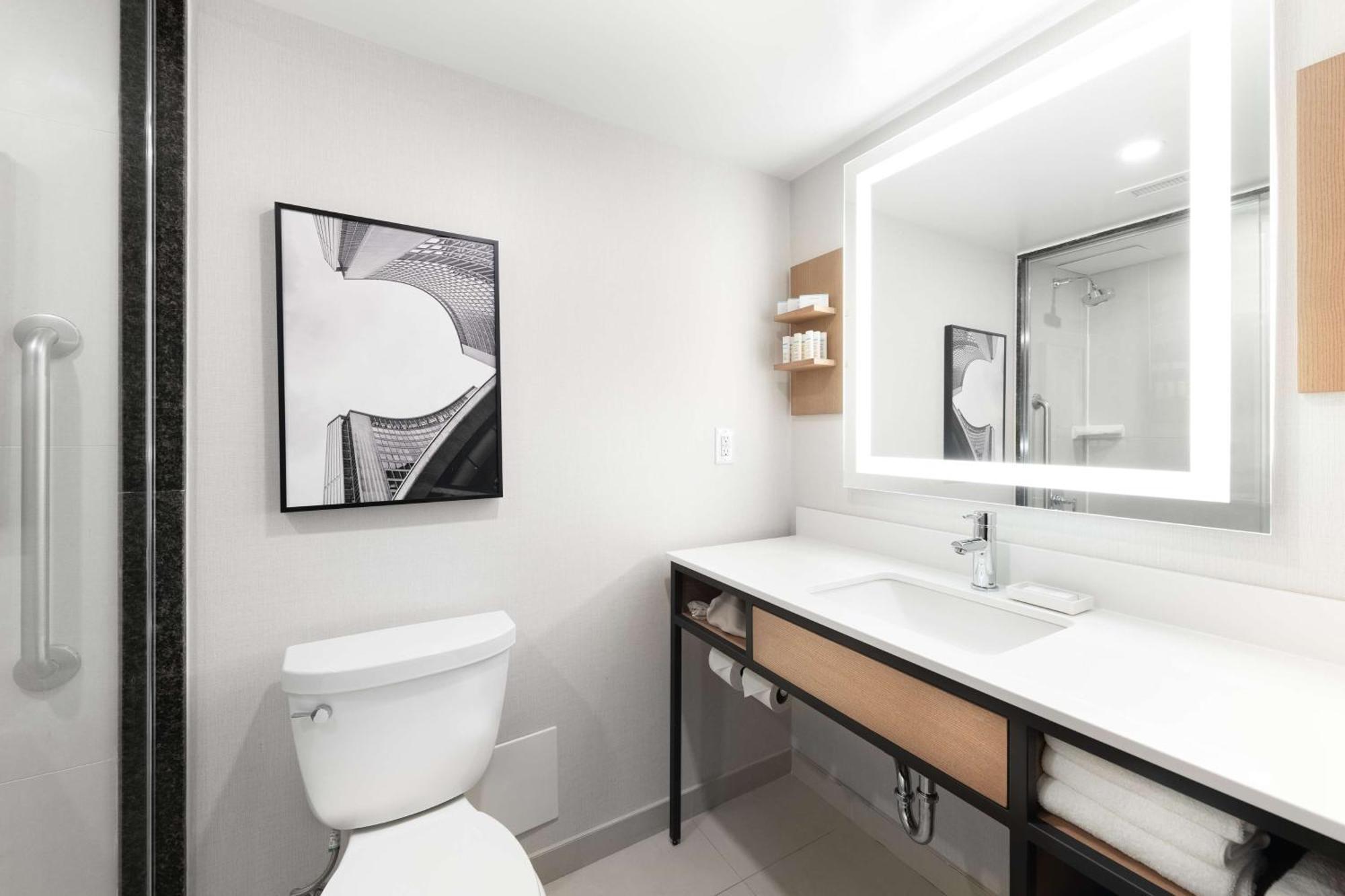 Hilton Garden Inn Toronto Airport Mississauga Bagian luar foto