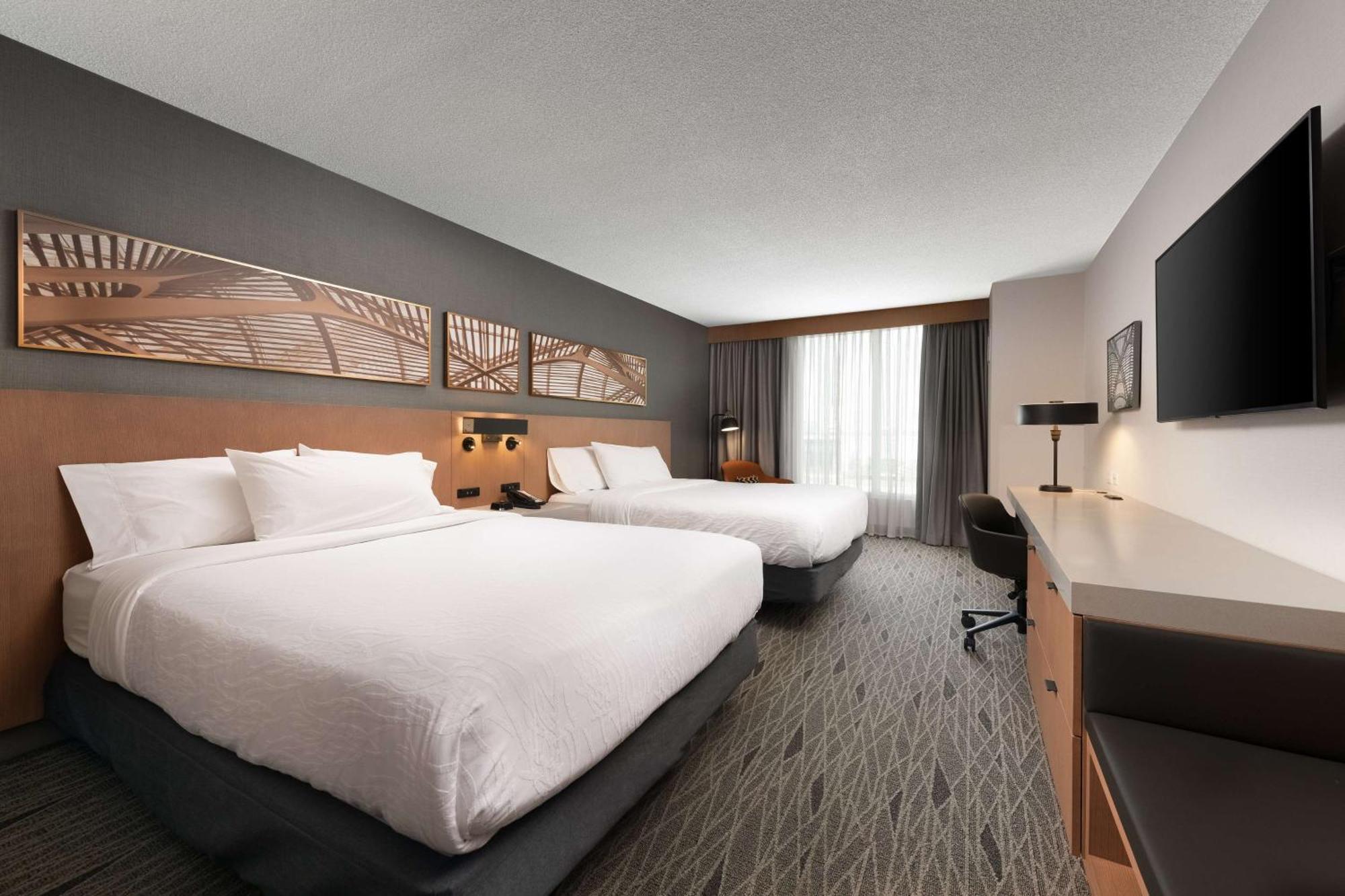 Hilton Garden Inn Toronto Airport Mississauga Bagian luar foto
