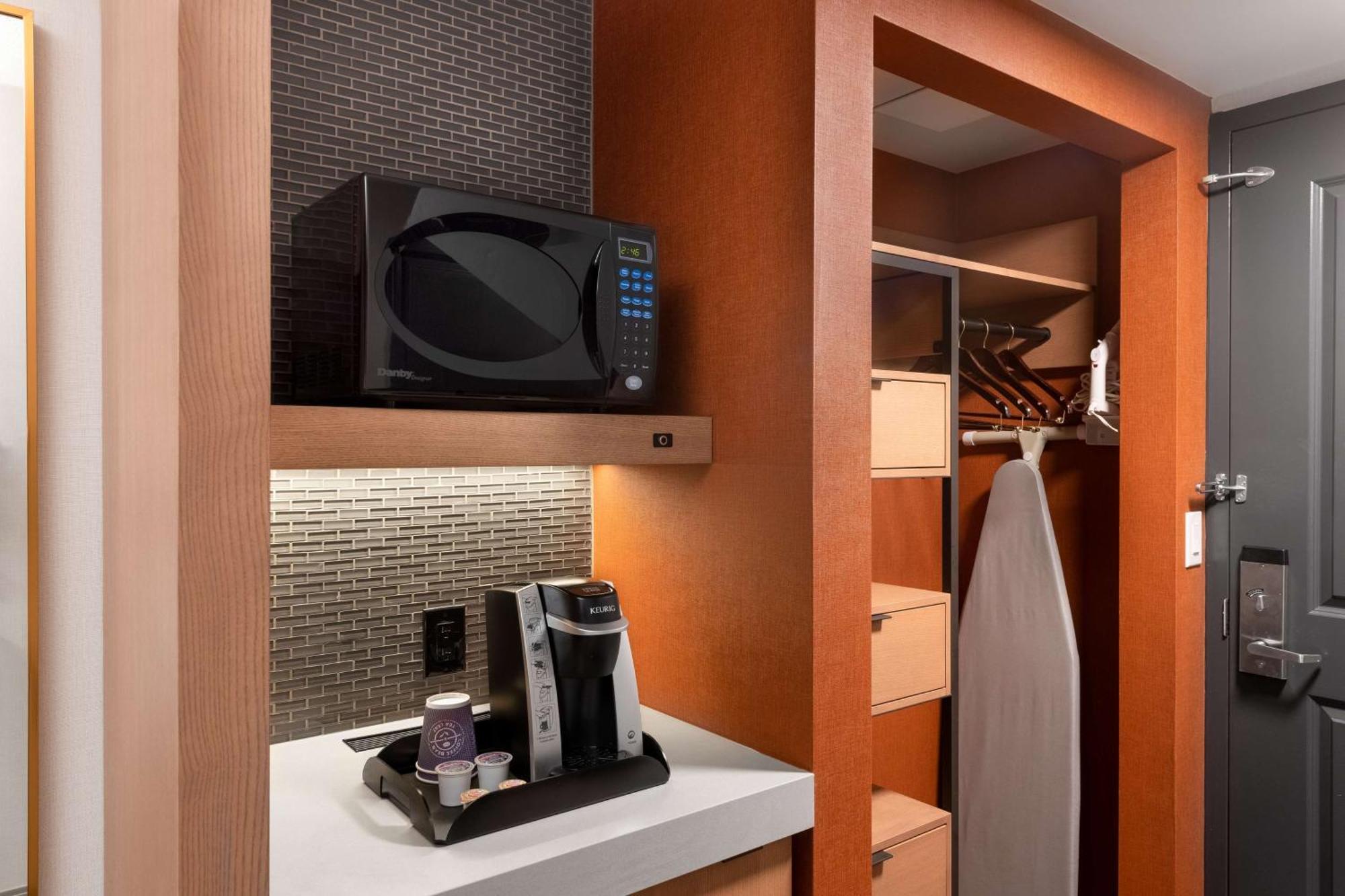 Hilton Garden Inn Toronto Airport Mississauga Bagian luar foto