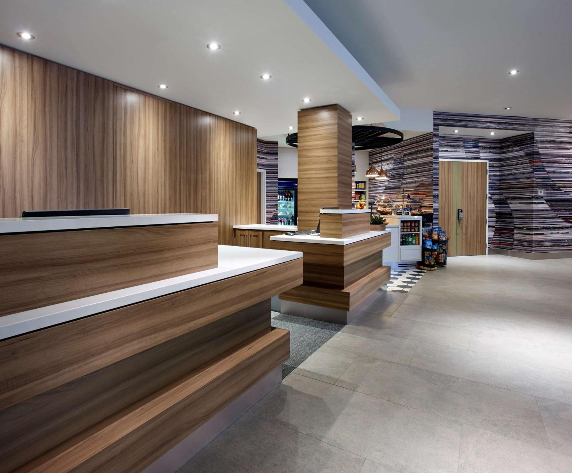 Hilton Garden Inn Toronto Airport Mississauga Bagian luar foto